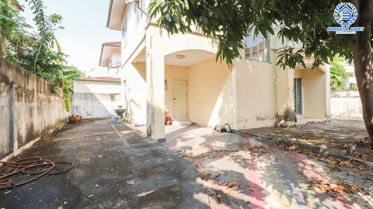 *****บ้านเดี่ยวมือสอง ม.ดิสคอฟเวอรี่เพลส รังสิต-นครนายก บ้านเดี่ยวหลังมุม บรรยากาศร่มรื่น น่าอยู่ บนเนื้อที่ 56.3 ตร.ว. 3 ห้องนอน 2 ห้องน้ำ 2 ที่จอดรถ พร้อมเข้าอยู่ได้เลย บนทำเลที่เชื่อมต่อถนนรังสิต-นครนายก, คลอง4 ใกล้ห้างสรรพสินค้าฟิวเจอร์พาร์ครังสิต